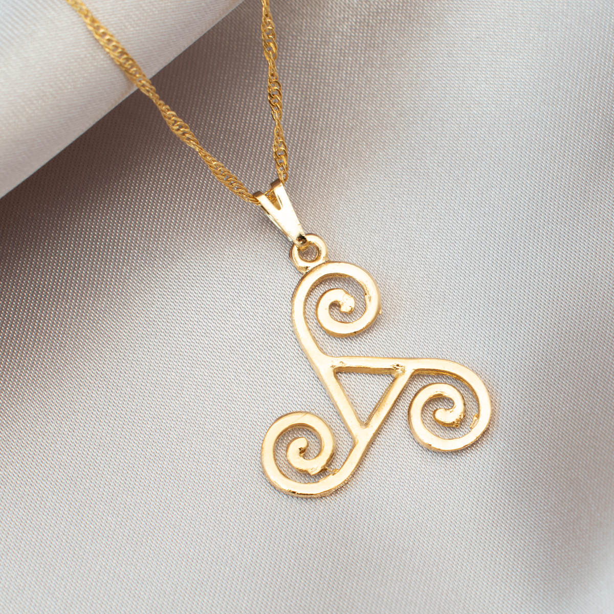 Celtic Spiral Necklace (Gold)