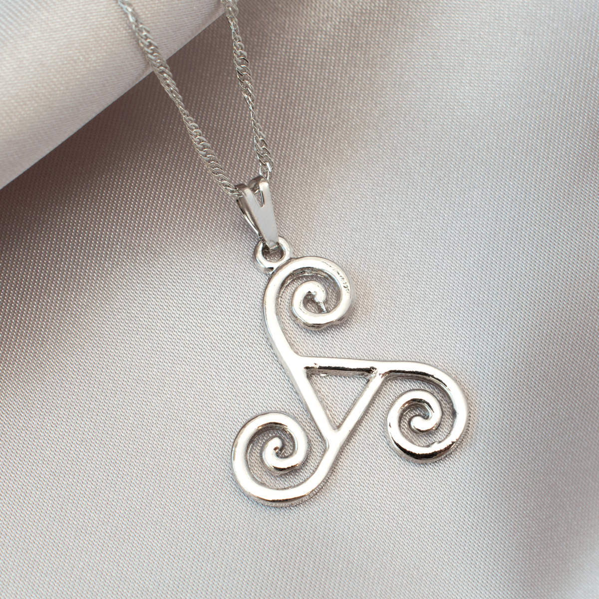 Celtic Spiral Necklace (Silver)