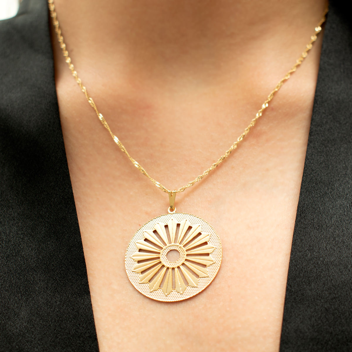 Gypsy Wheel Necklace (Gold)