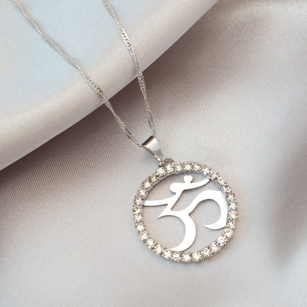 Om Symbol Circle Necklace (Silver)